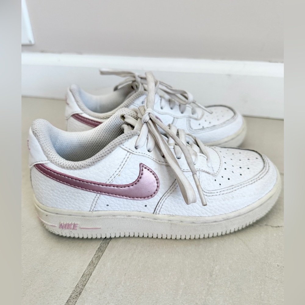 NIKE AIR FORCE 1 WHITE LEATHER PINK GLAZE TRAINERS size 12 little girl